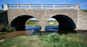 Puente y Laguna