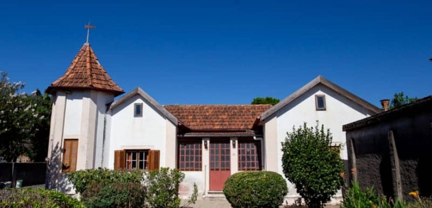 Casa de Familia  “Rina”