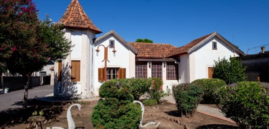 Casa de Familia  “Rina”