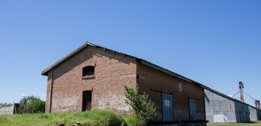 Estación Ferrocarril y Vagones Abandonados
