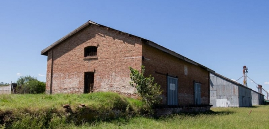 Estación Ferrocarril y Vagones Abandonados