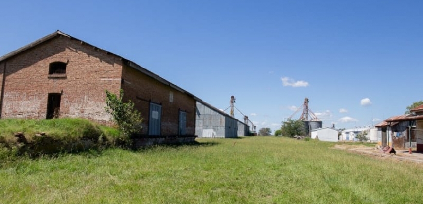 Estación Ferrocarril y Vagones Abandonados